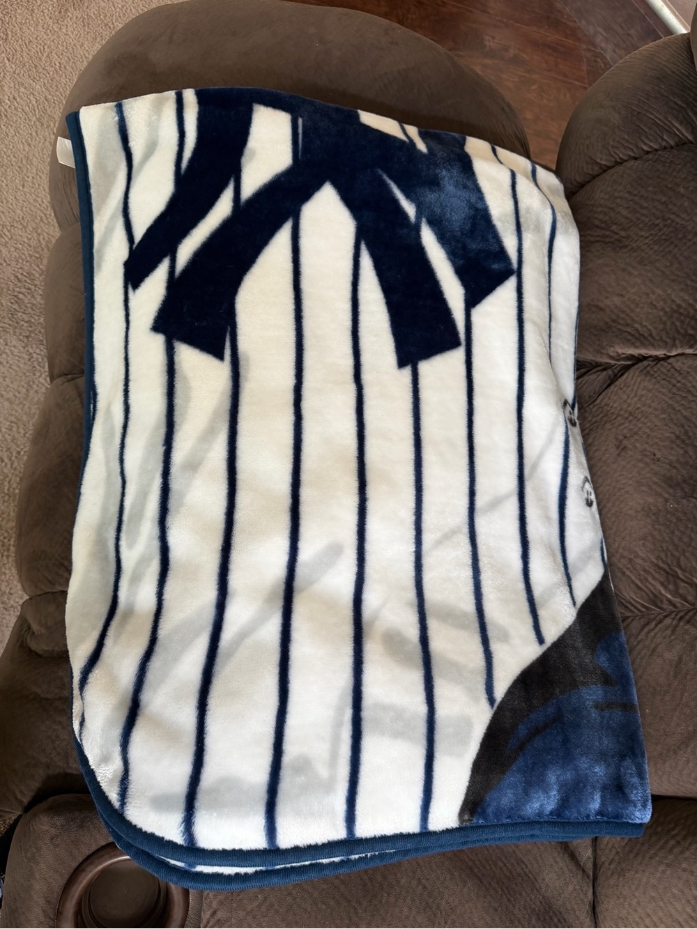 New York Yankees Navy & White Pinstripe Throw Blanket NWOT